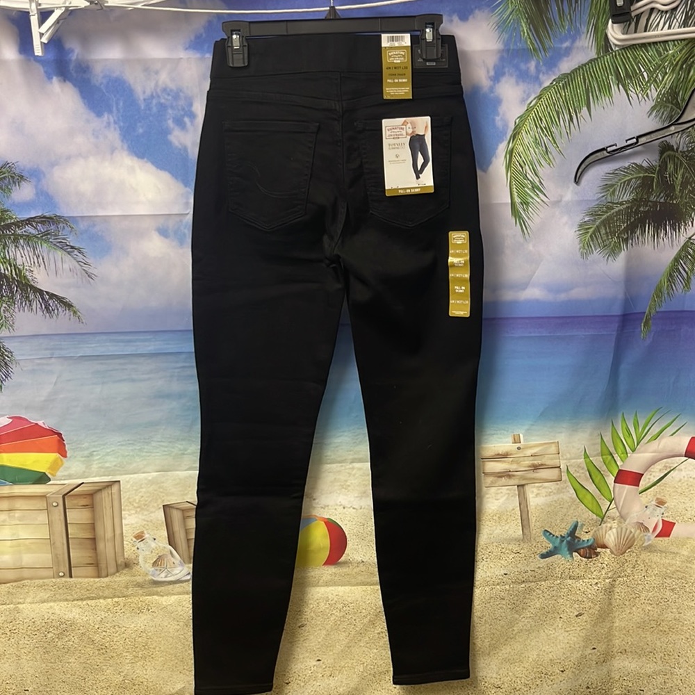 - Brand new with tags Woman’s Signature by Levi Strauss pull-on skinny. - Picture 8 of 15
